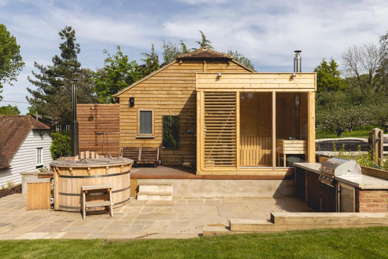 Cosy Cottage With Beautiful Garden, Hottub & Sauna Marden  Dış mekan fotoğraf